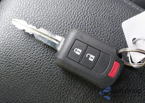 2018 Mitsubishi Outlander Es z USA, uszkodzony, nr VIN JA4AZ2A3XJZ007219